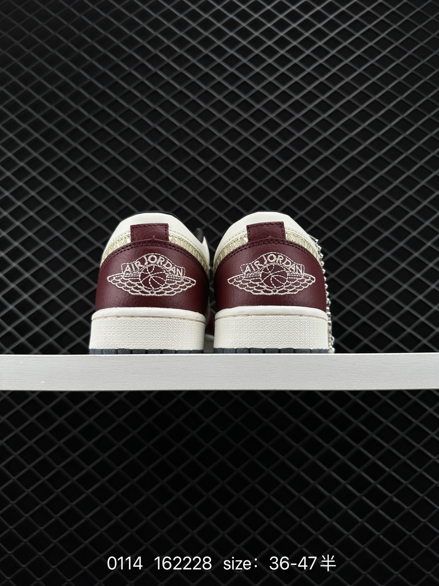 Jordan 1 Low ”Year of the Dragon“